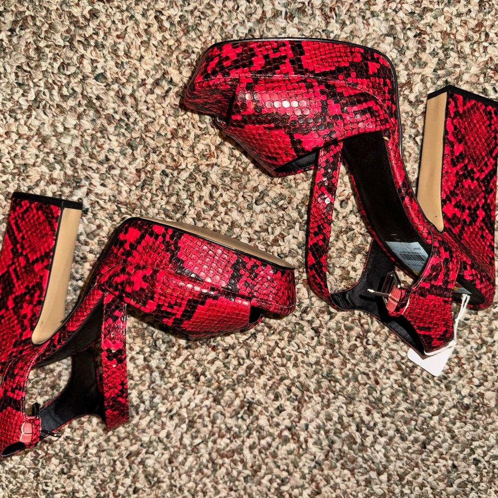 SNAKESKIN HEELS